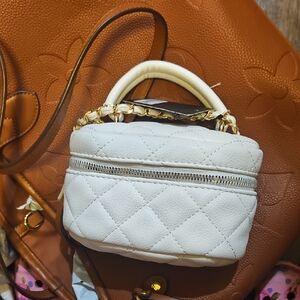 NWT FOREVER 21 WINTER WHITE Quilted VANITY STYLE  CROSSBODY Handbag